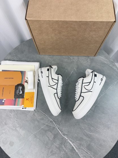 Louis Vuitton couple's co-branded sports shoes - Image 5