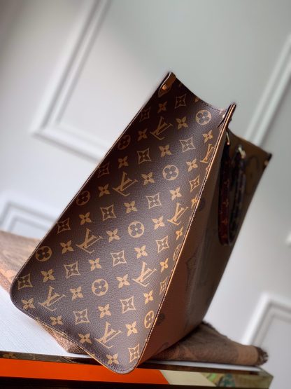 Louis Vuitton ONTHEGO Handbag - Image 4