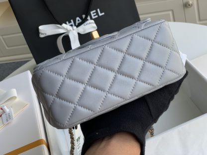Chanel handbag with metal round ball chunky chain handle bag - Image 4