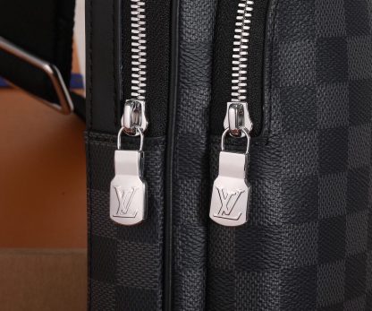 Louis Vuitton Avenue Shoulder Bag - Image 4