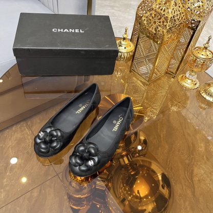 Chanel autumn and winter new black with camellia small round head retro loafers - Image 4