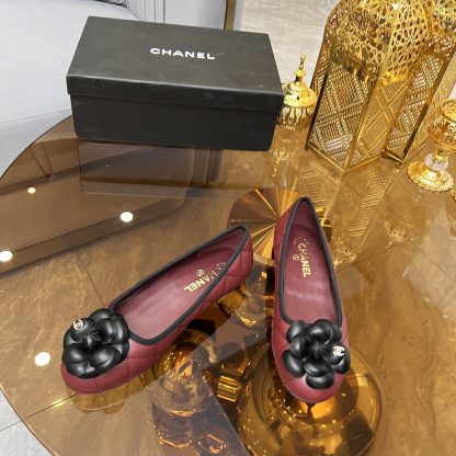 Chanel autumn and winter new red round head with camellia retro loafers - Image 4
