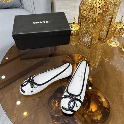 Chanel autumn and winter new white round head with bow retro loafers - Image 4
