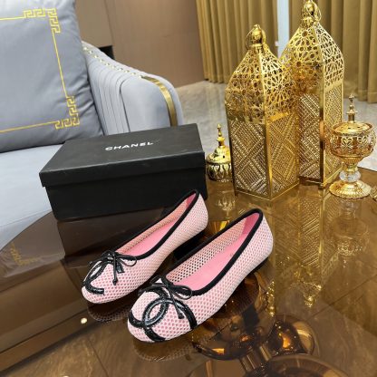 Chanel autumn and winter new pink round head with bow retro loafers - Image 4