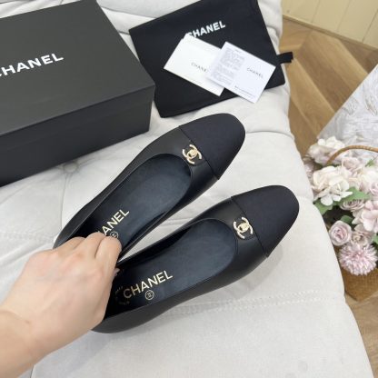 Chanel autumn and winter new small round head black retro loafers - Image 4