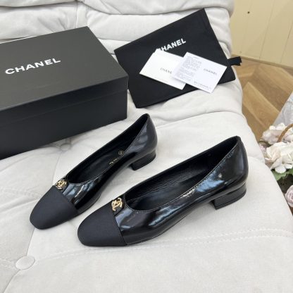 Chanel autumn and winter new small round head black shiny retro loafers - Image 4