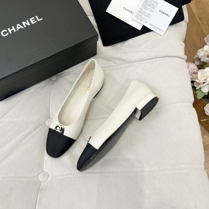 Chanel autumn and winter new small round head white retro loafers - Image 4