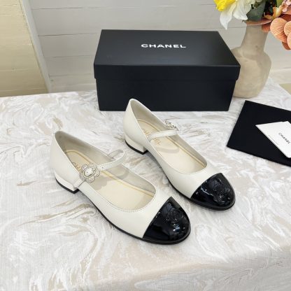 Chanel autumn and winter new white retro style small round head thick heel loafers - Image 4