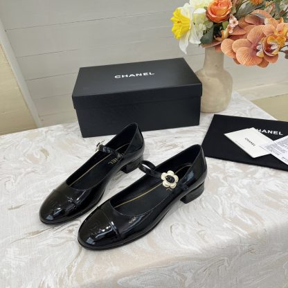 Chanel autumn and winter new black shiny retro style small round head thick heel loafers - Image 4