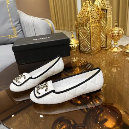 Chanel autumn and winter new white small round head retro loafers - Image 4