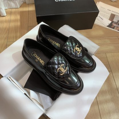 Chanel's new elegant and durable black loafers for early spring - Image 4