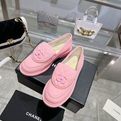 Chanel's new pink loafers for early spring - Image 4