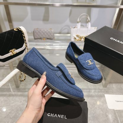 Chanel's new dark blue loafers for early spring - Image 4