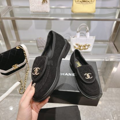 Chanel's new black loafers for early spring - Image 4