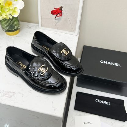 Chanel's early spring black shiny new temperament loafers - Image 4
