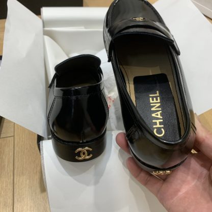 Chanel autumn and winter new black shiny retro style small round head loafers - Image 4