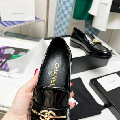 Chanel's new early spring black shiny beautiful and comfortable loafers with a heel height of 2.5cm - Image 4