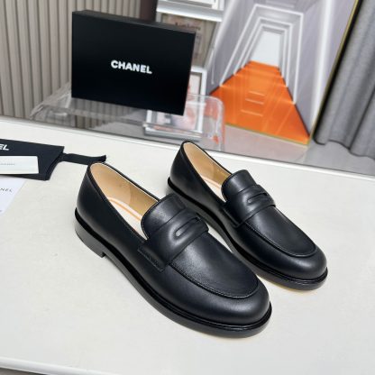 Chanel Early Autumn New Small Round Toe Black Retro Loafers - Image 4
