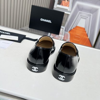Chanel Early Autumn New Small Round Toe Black Shiny Retro Loafers - Image 4