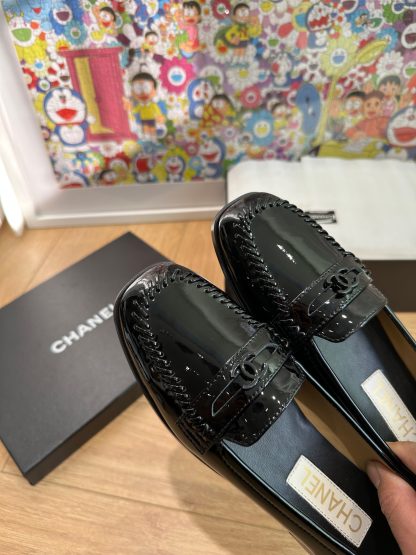 Chanel autumn and winter four seasons retro style small round head black shiny loafers - Image 4