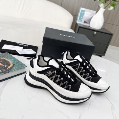 Chanel Spring and Autumn Super Durable White and Black Casual Shoes - Image 4