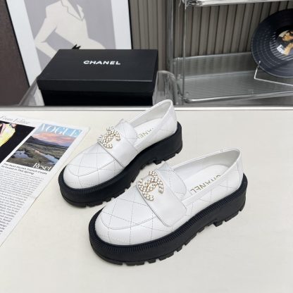Chanel autumn and winter series new retro style small round head white loafers - Image 4