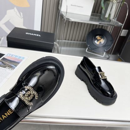 Chanel autumn and winter series new retro style small round head black shiny loafers - Image 4