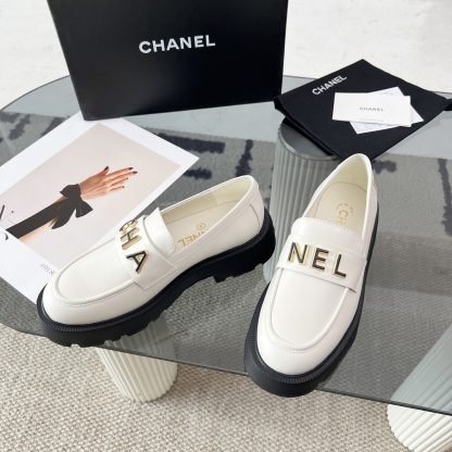 Chanel autumn and winter series white new small round head European and American catwalk loafers - Image 4