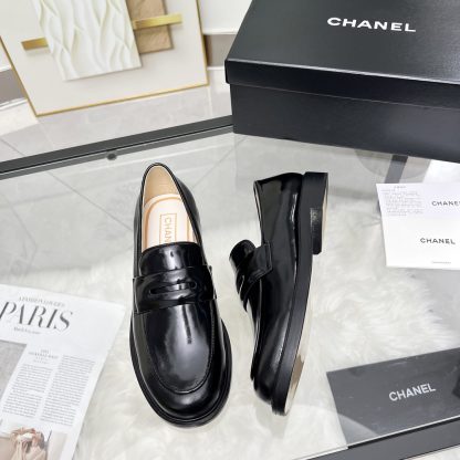 Chanel's new black shiny early spring small round head delicate loafers - Image 4