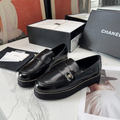 Chanel's new four seasons retro style small round head black shiny loafers - Image 3