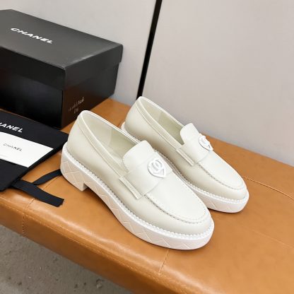 Chanel Autumn and Winter Series White Small Round Toe Slim Loafers - Image 4