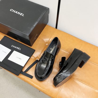 Chanel Autumn and Winter Series Black Shiny Small Round Toe Slim Loafers - Image 3