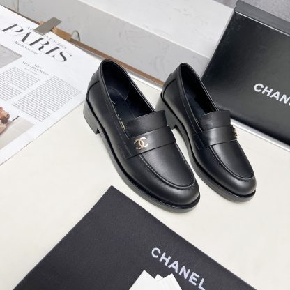 Chanel Fall/Winter Black Retro Loafers - Image 3
