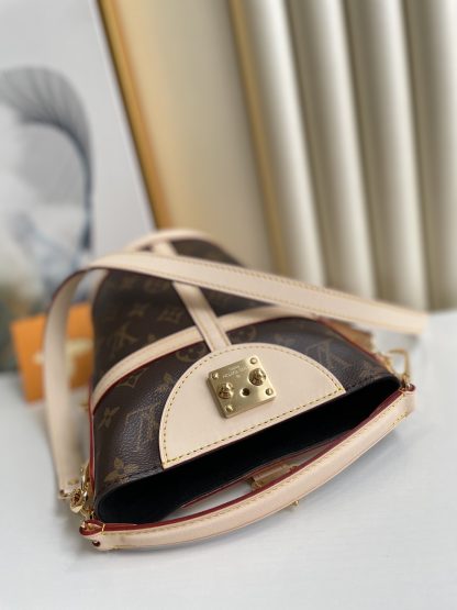 Louis Vuitton DUFFLE round potato chips bag - Image 4