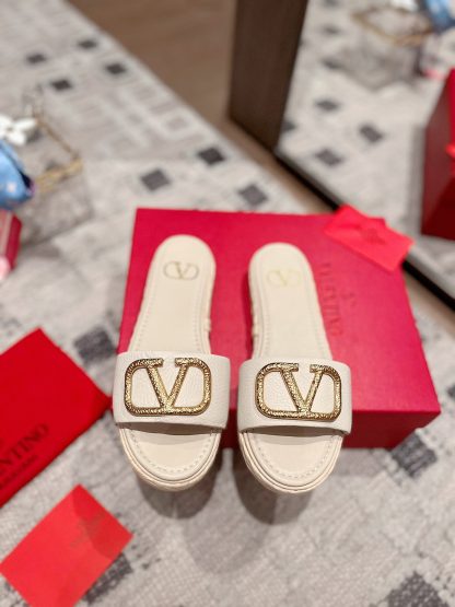VALENTINO exquisite minimalist white slippers
