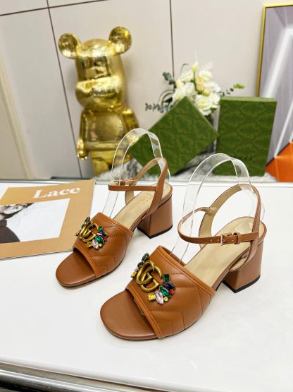 Gucci's new spring and summer rhinestone buckle round-toe thick-heeled sandals - Image 4