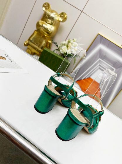 Gucci's new spring and summer rhinestone buckle round-toe thick-heeled sandals - Image 4