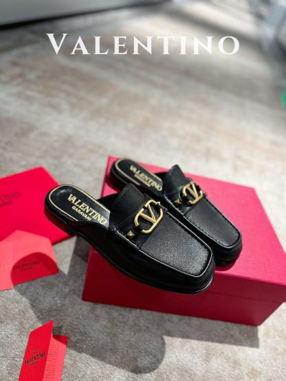 VALENTINO Fashion V Buckle Metal Element Open-Toed Sandals