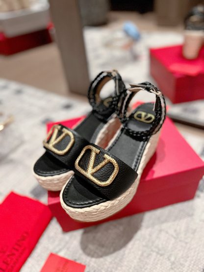 VALENTINO Fashion Litchi Pattern Large V Buckle Exquisite Wedge Sandals - Image 4