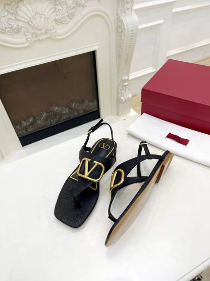 VALENTINO fashionable and versatile thong sandals - Image 4