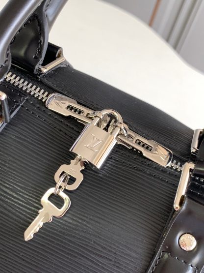 Louis Vuitton supreme travel bag - Image 4