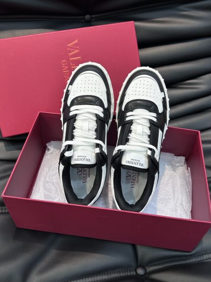 VALENTINO low-top sneakers in calfskin with rivets - Image 4