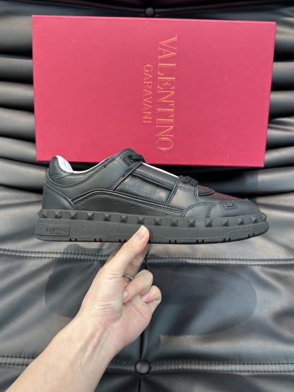 VALENTINO low-top calfskin sneakers - Image 4