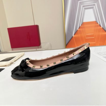 VALENTINO simple versatile rivet flat shoes casual shoes - Image 4