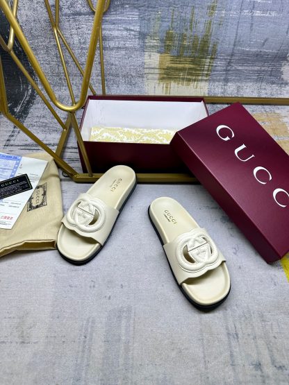 Gucci Interlocking G Leather Slippers - Image 4
