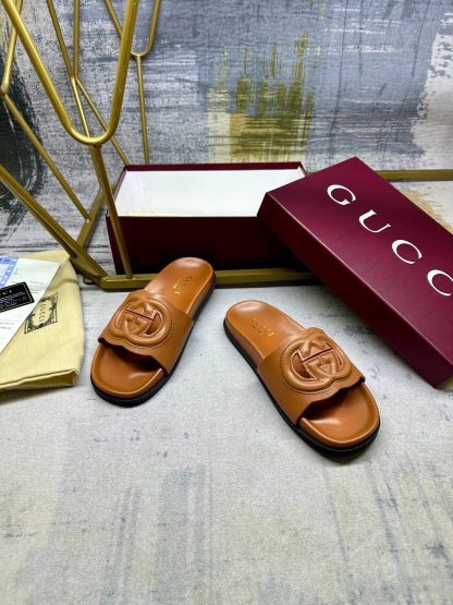 Gucci Interlocking G Leather Slippers - Image 4