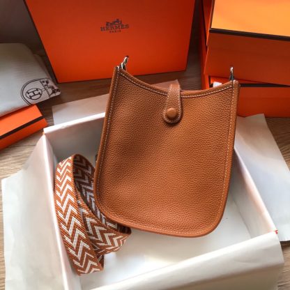 Hermes brown soft leather super easy to match crossbody bag size 17cm - Image 4