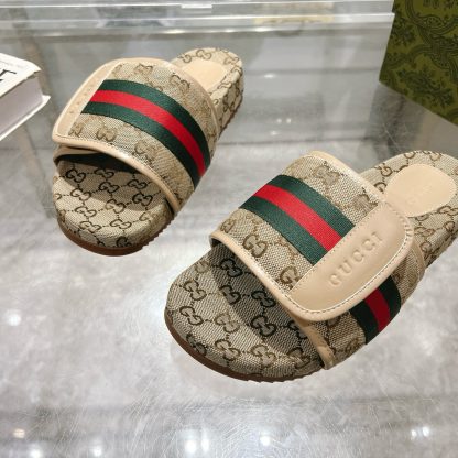 Gucci Unisex G Slippers - Image 4