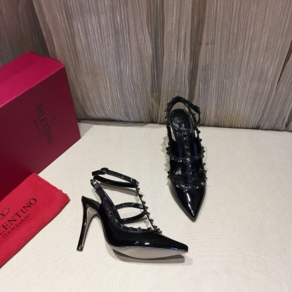 VALENTINO classic studded high heels - Image 4
