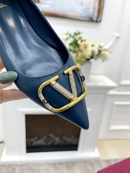 VALENTINO exquisite large V buckle high heels - Image 3